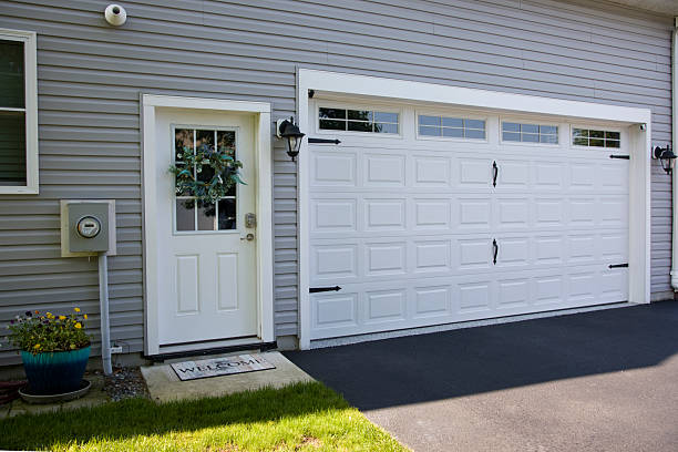 24/7 Emergency Garage Door Panel Replacement experts in Pontiac, MI